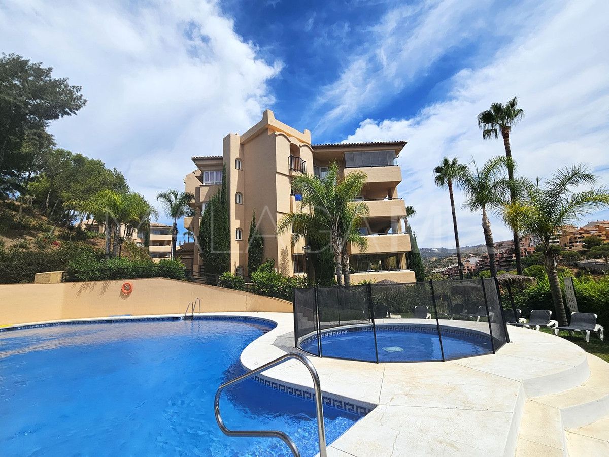 Ground floor apartment with 3 bedrooms for sale in Elviria