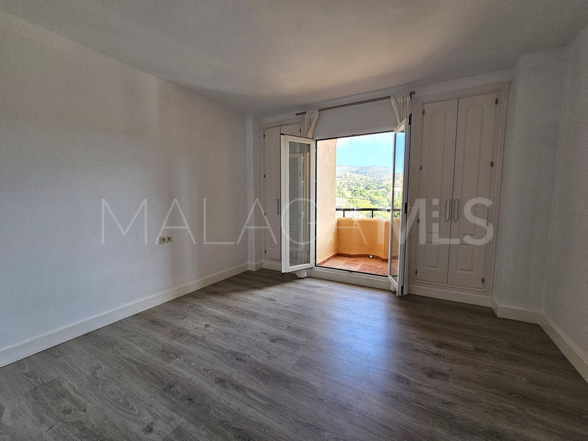 Ground floor apartment with 3 bedrooms for sale in Elviria