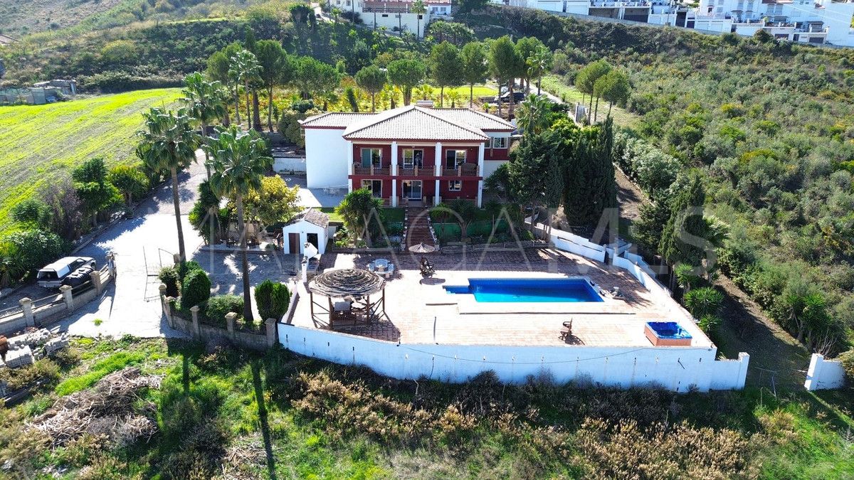 Villa for sale in Manilva