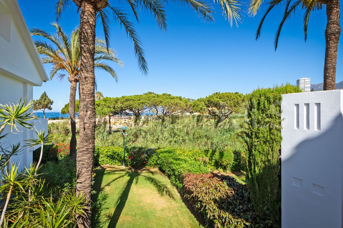3 bedrooms Los Monteros apartment for sale