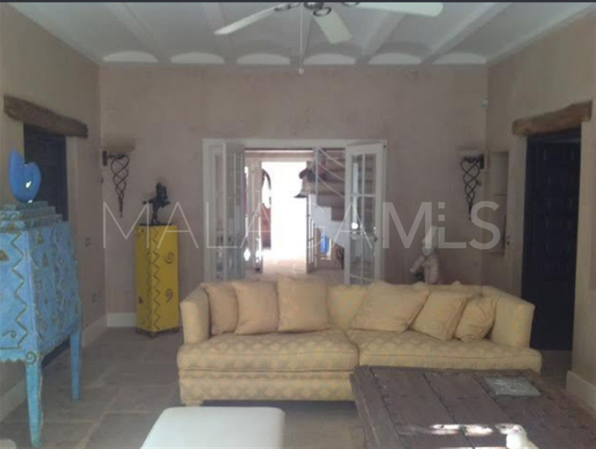 Villa for sale in Benaojan with 5 bedrooms