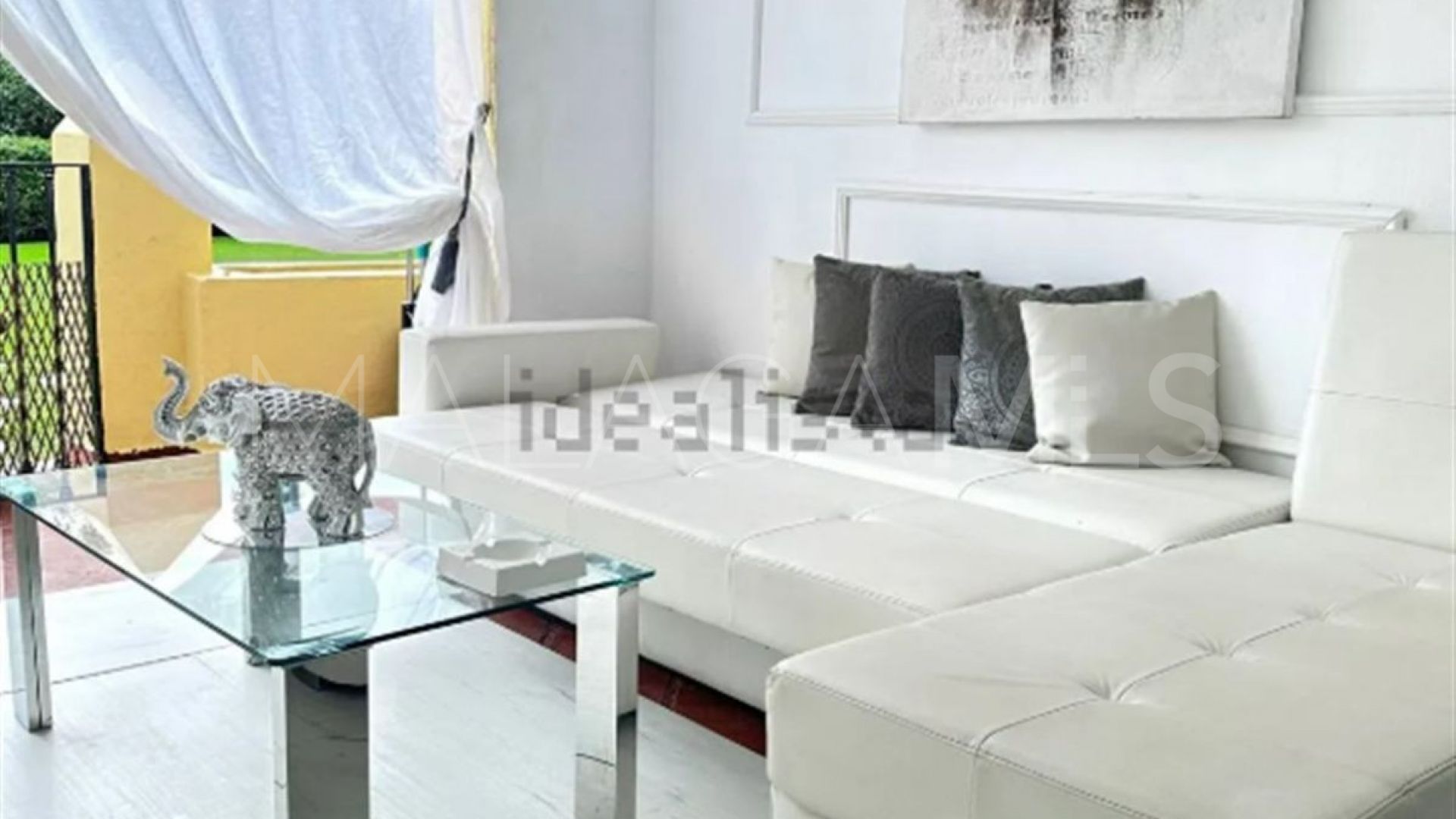 Apartamento planta baja for sale in Guadalmina Alta de 2 bedrooms