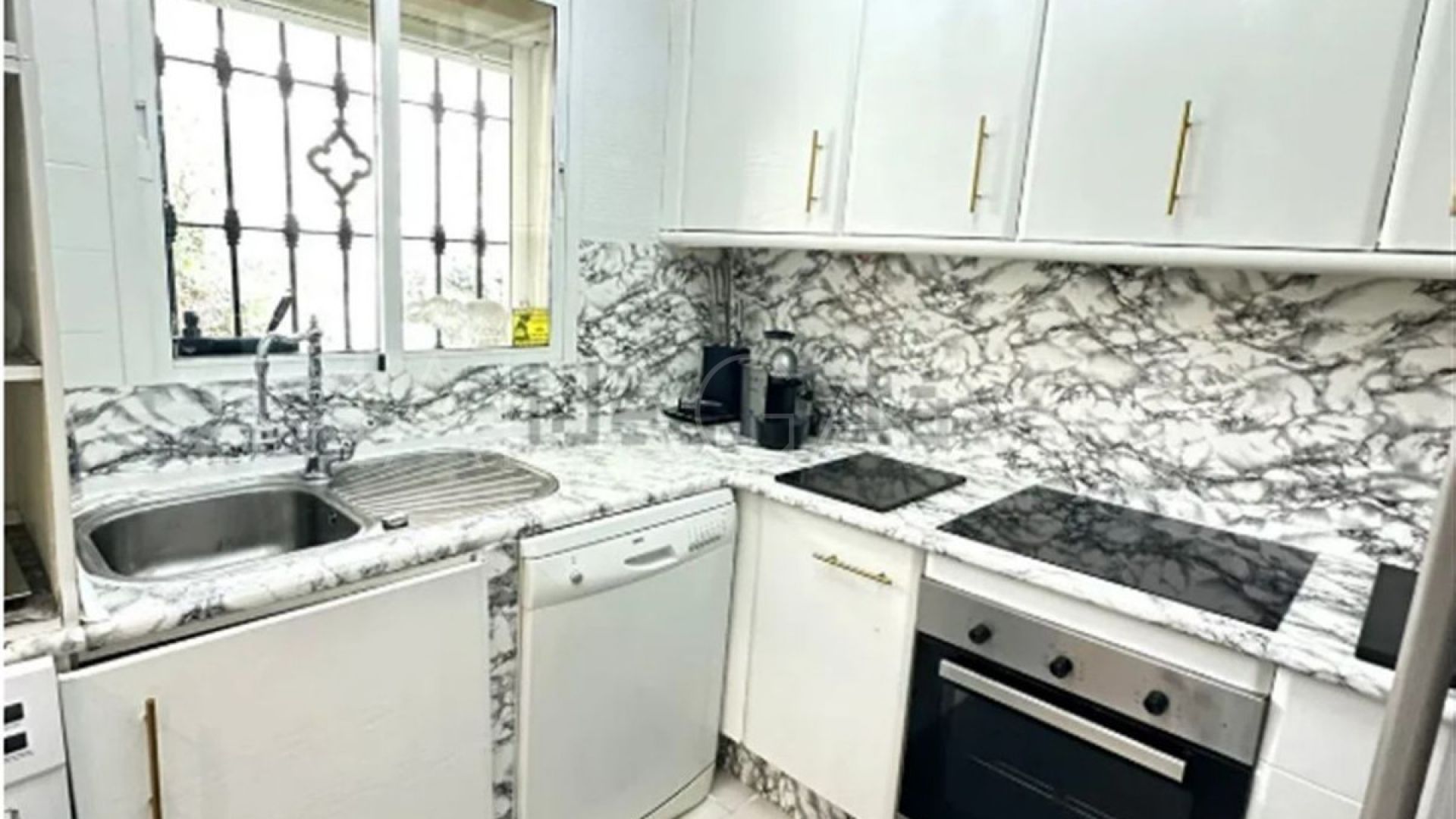 Apartamento planta baja for sale in Guadalmina Alta de 2 bedrooms