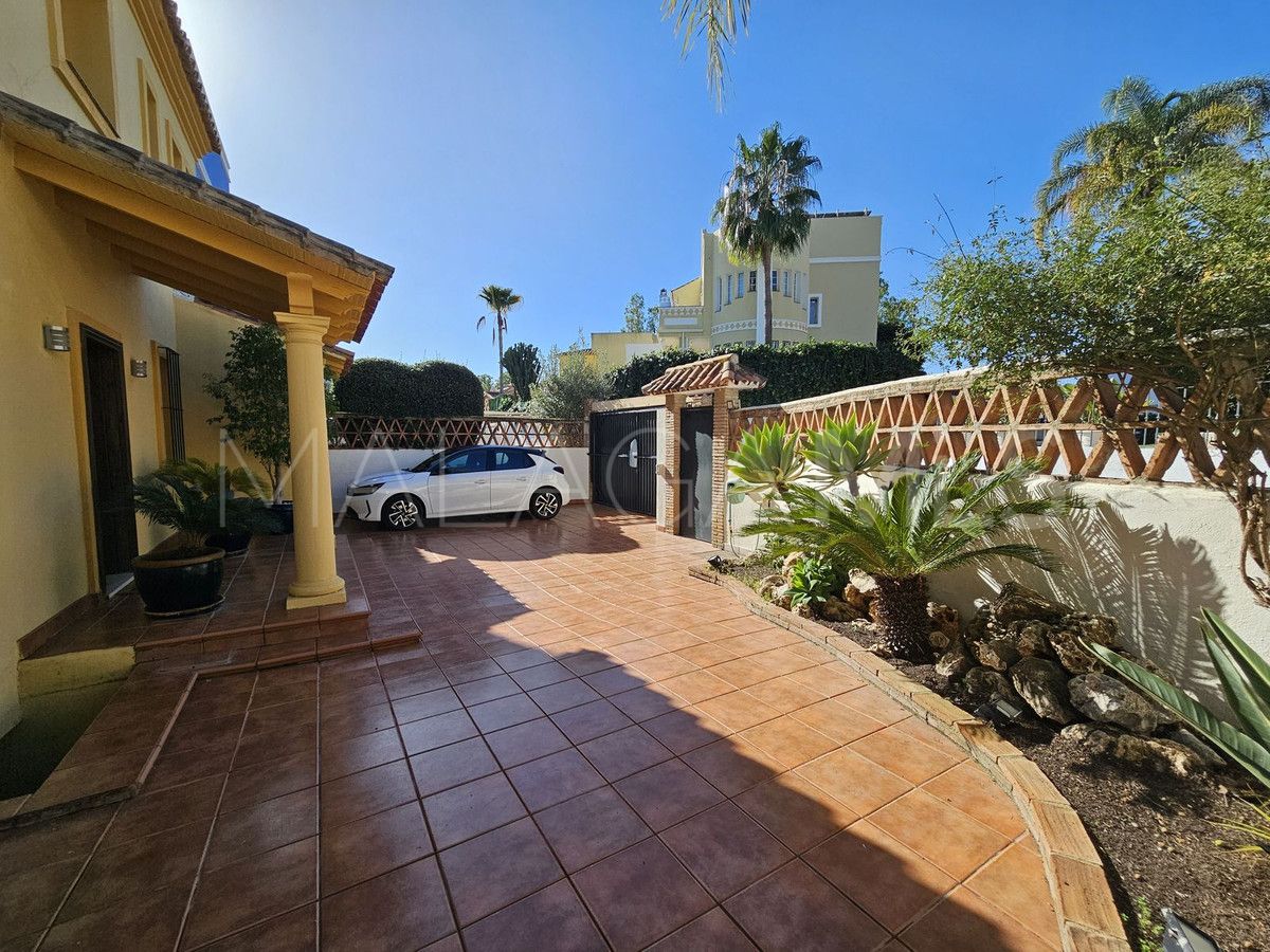 Villa for sale in Guadalmina Alta