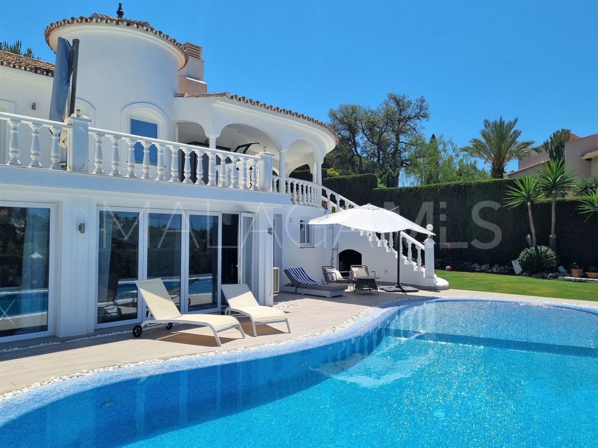 Villa for sale in Elviria