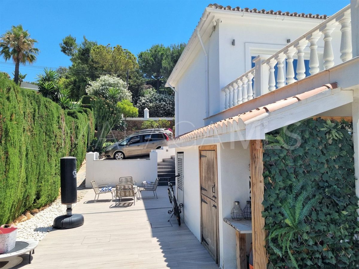 Villa for sale in Elviria