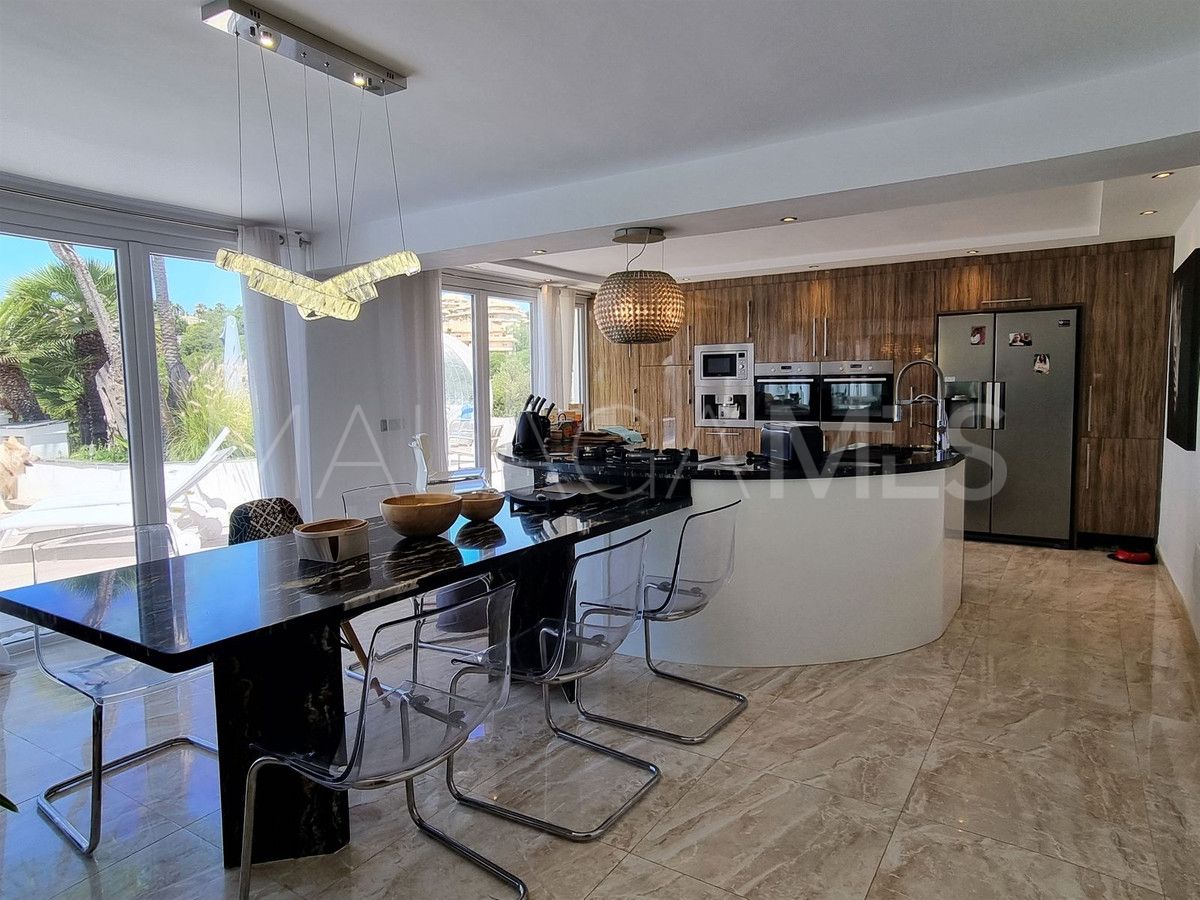 Villa for sale with 5 bedrooms in Elviria