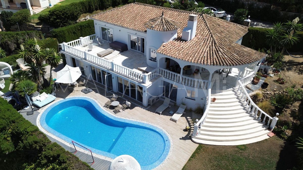 Villa for sale with 5 bedrooms in Elviria