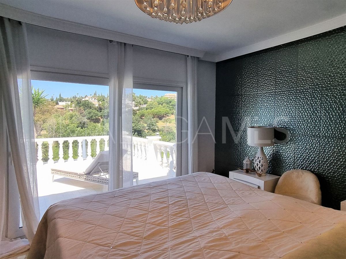 For sale 5 bedrooms villa in Elviria