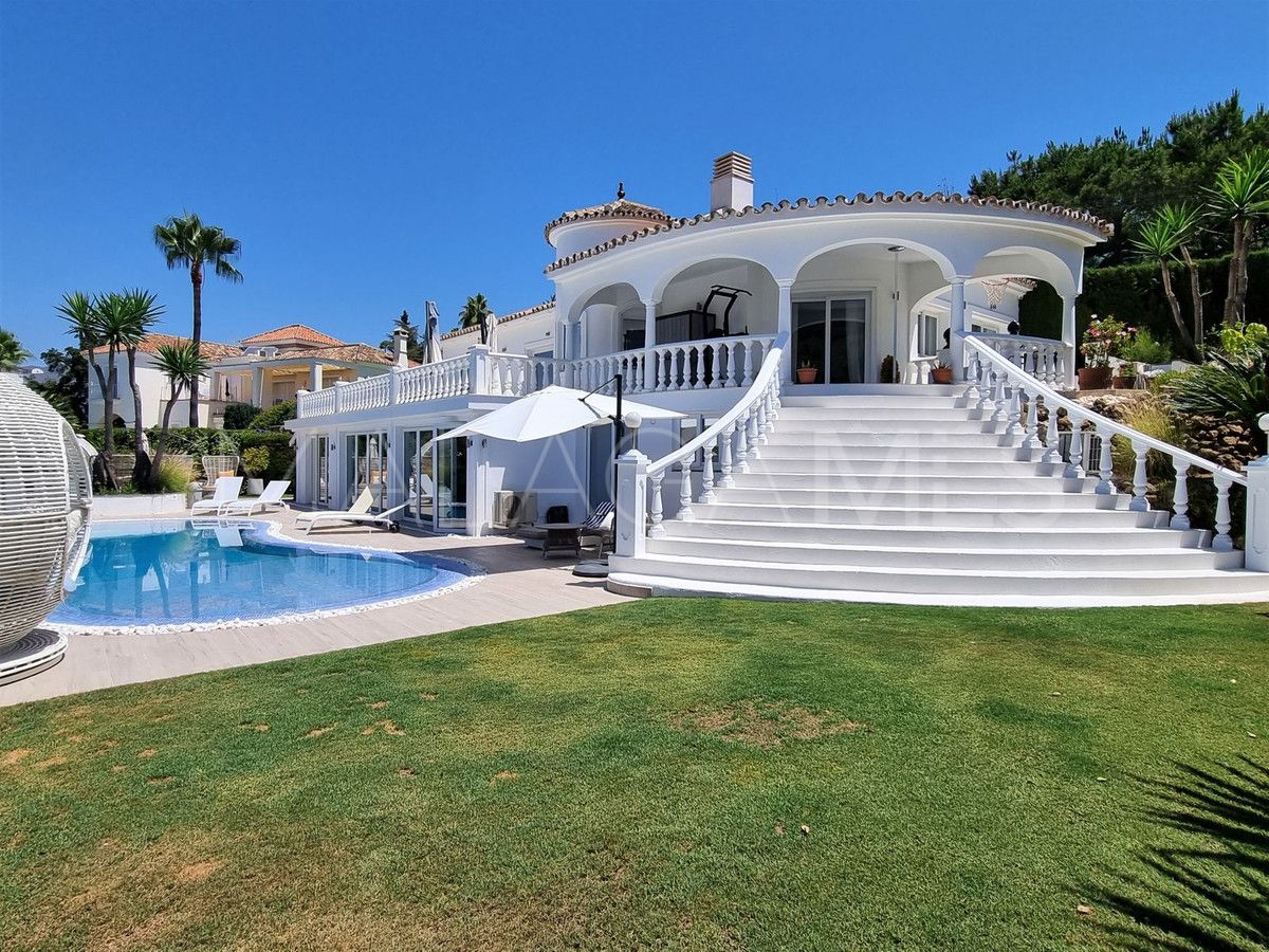 Villa for sale in Elviria