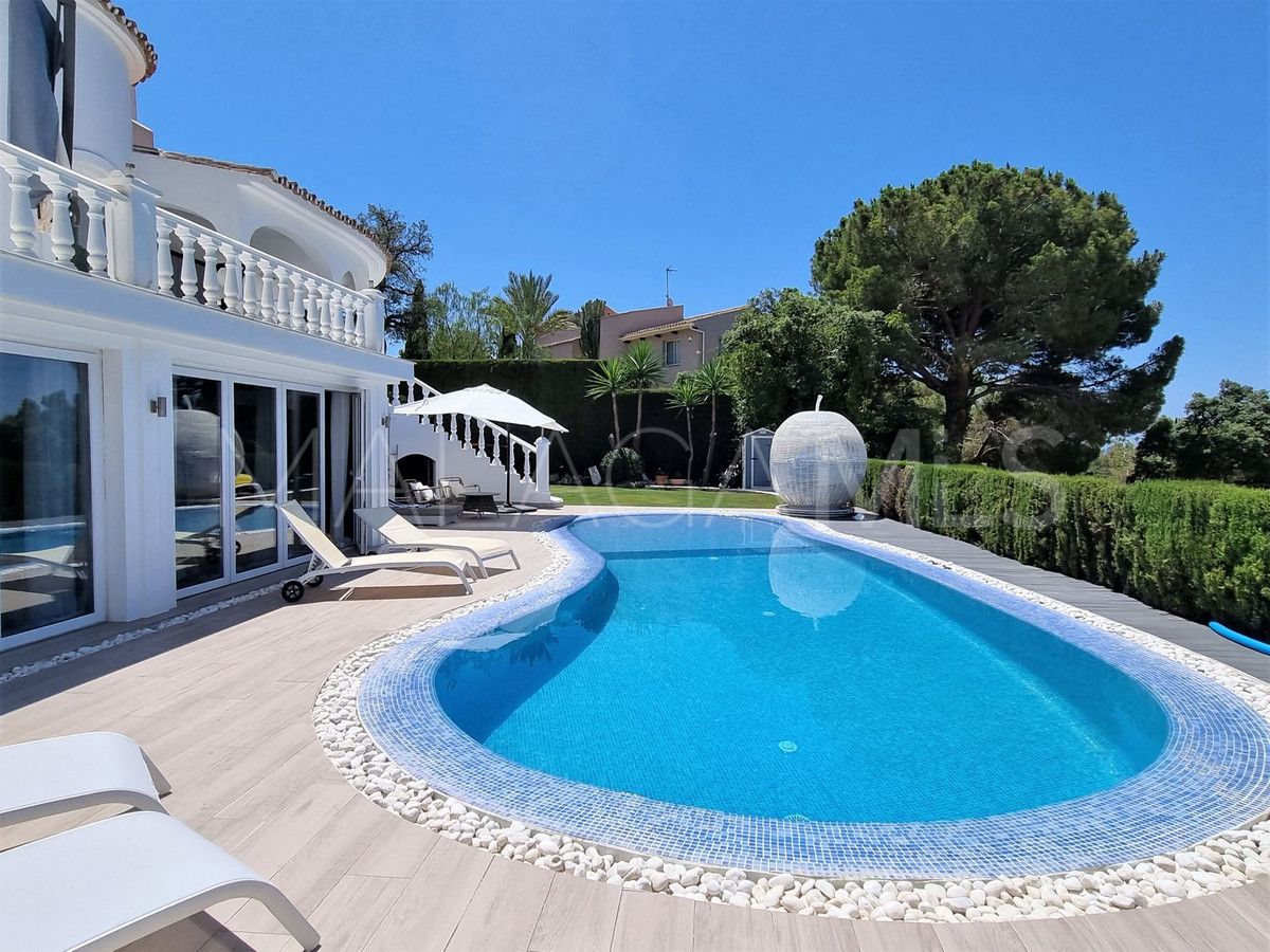 Villa for sale in Elviria