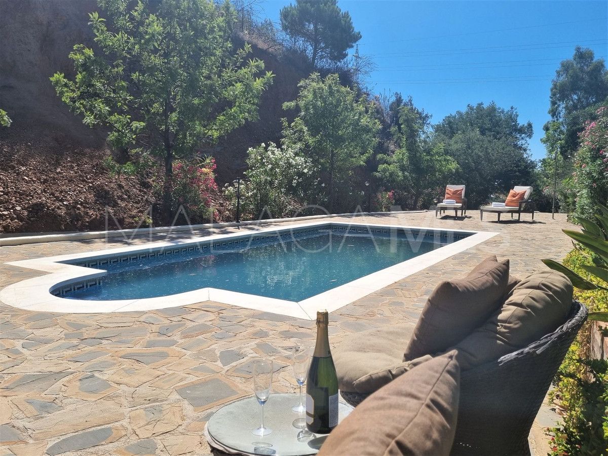 Buy Estepona 3 bedrooms villa