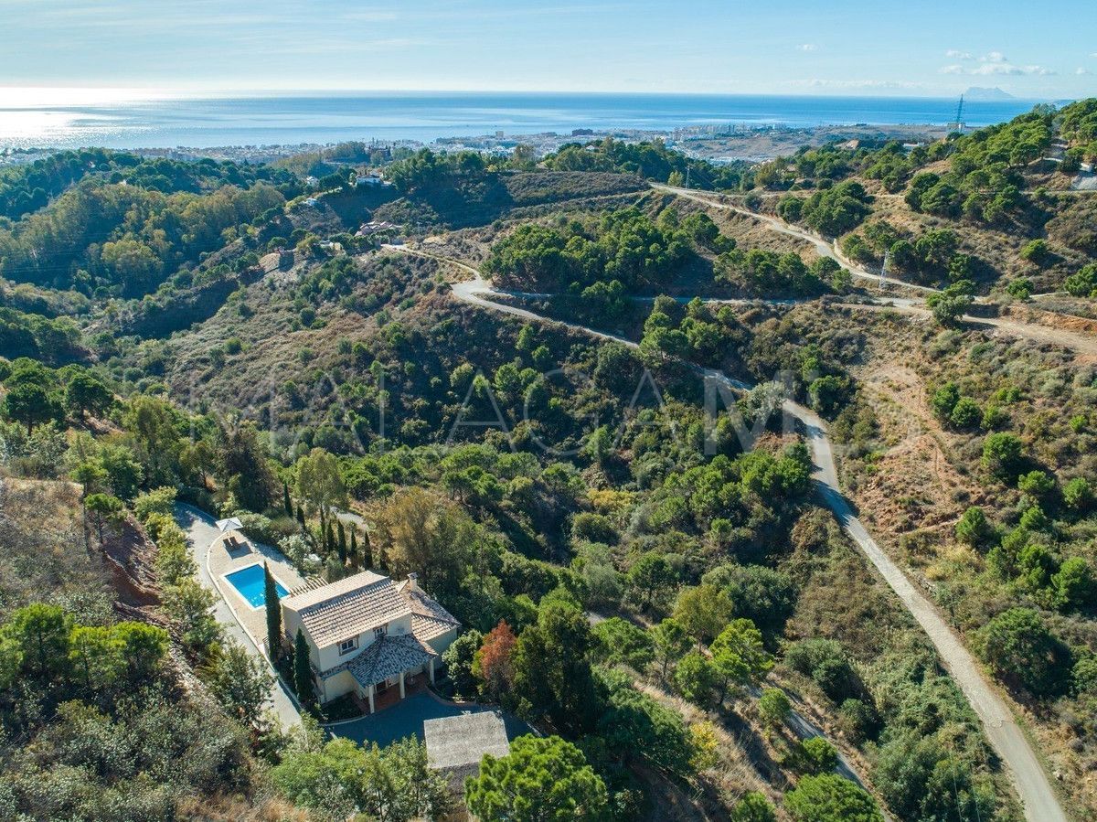 Buy Estepona 3 bedrooms villa