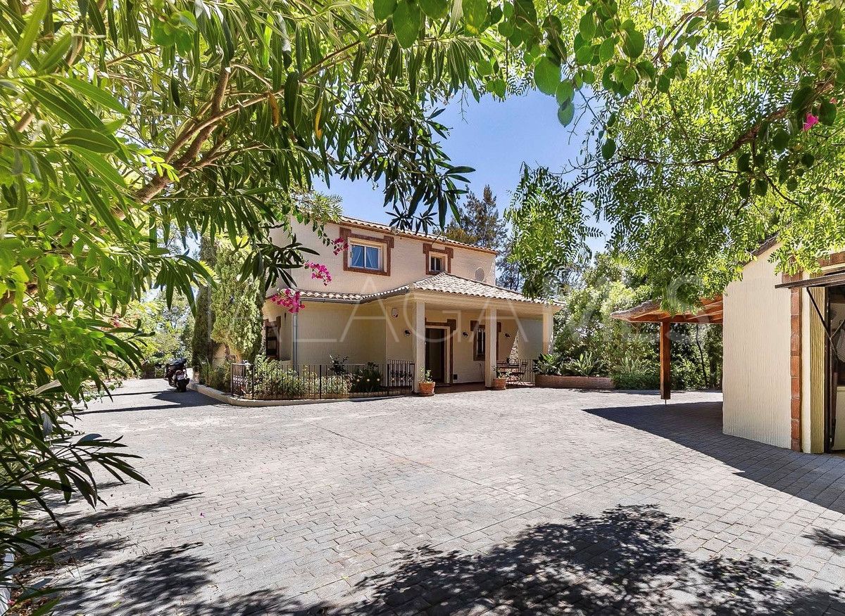 Buy Estepona 3 bedrooms villa