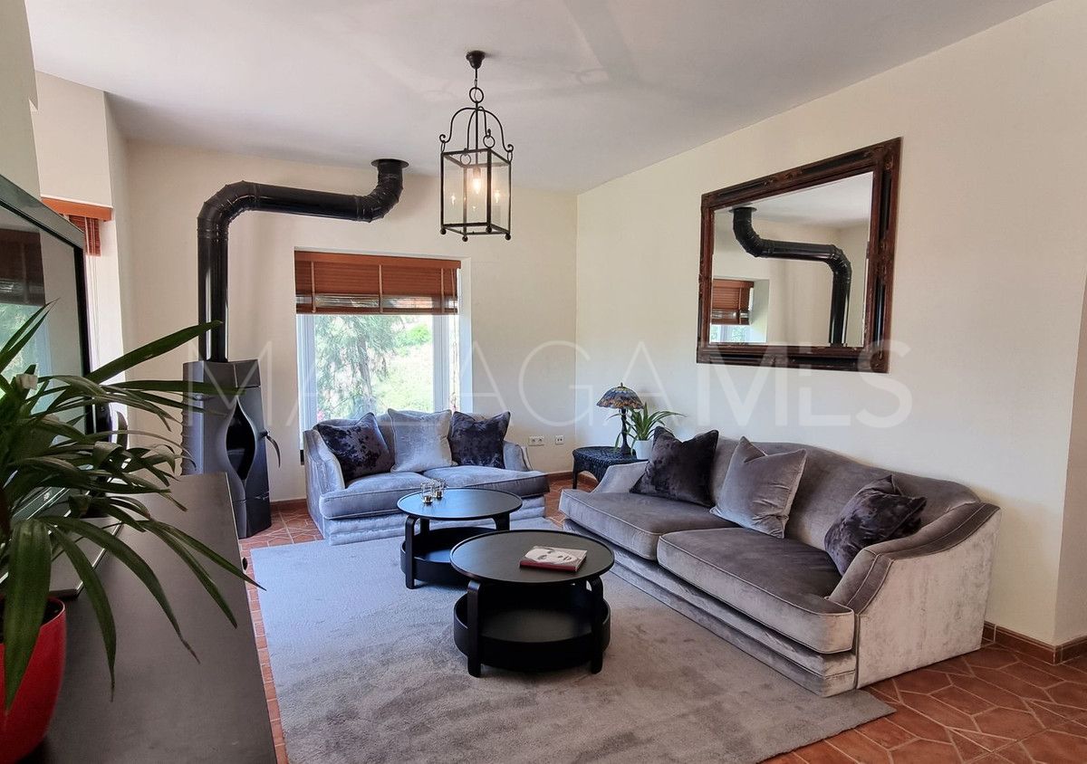 Buy Estepona 3 bedrooms villa
