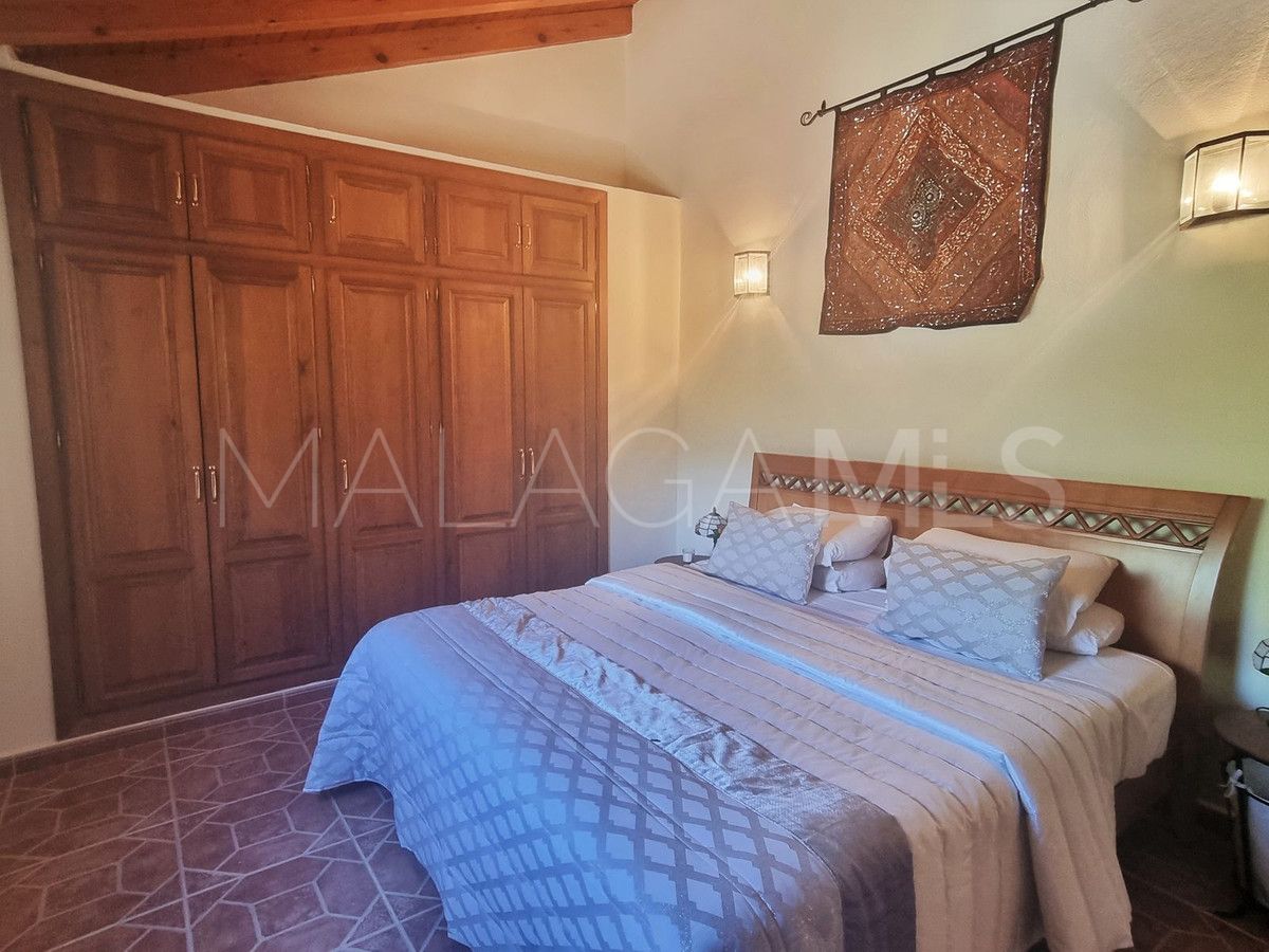 Buy Estepona 3 bedrooms villa