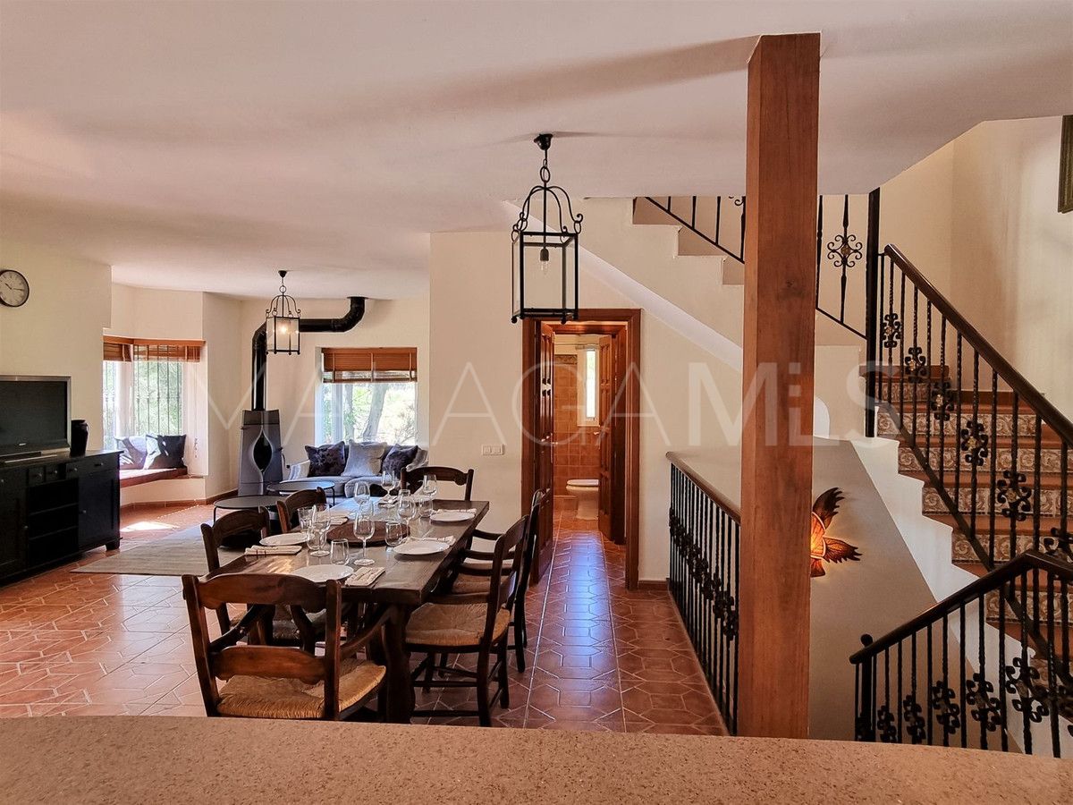 Buy Estepona 3 bedrooms villa