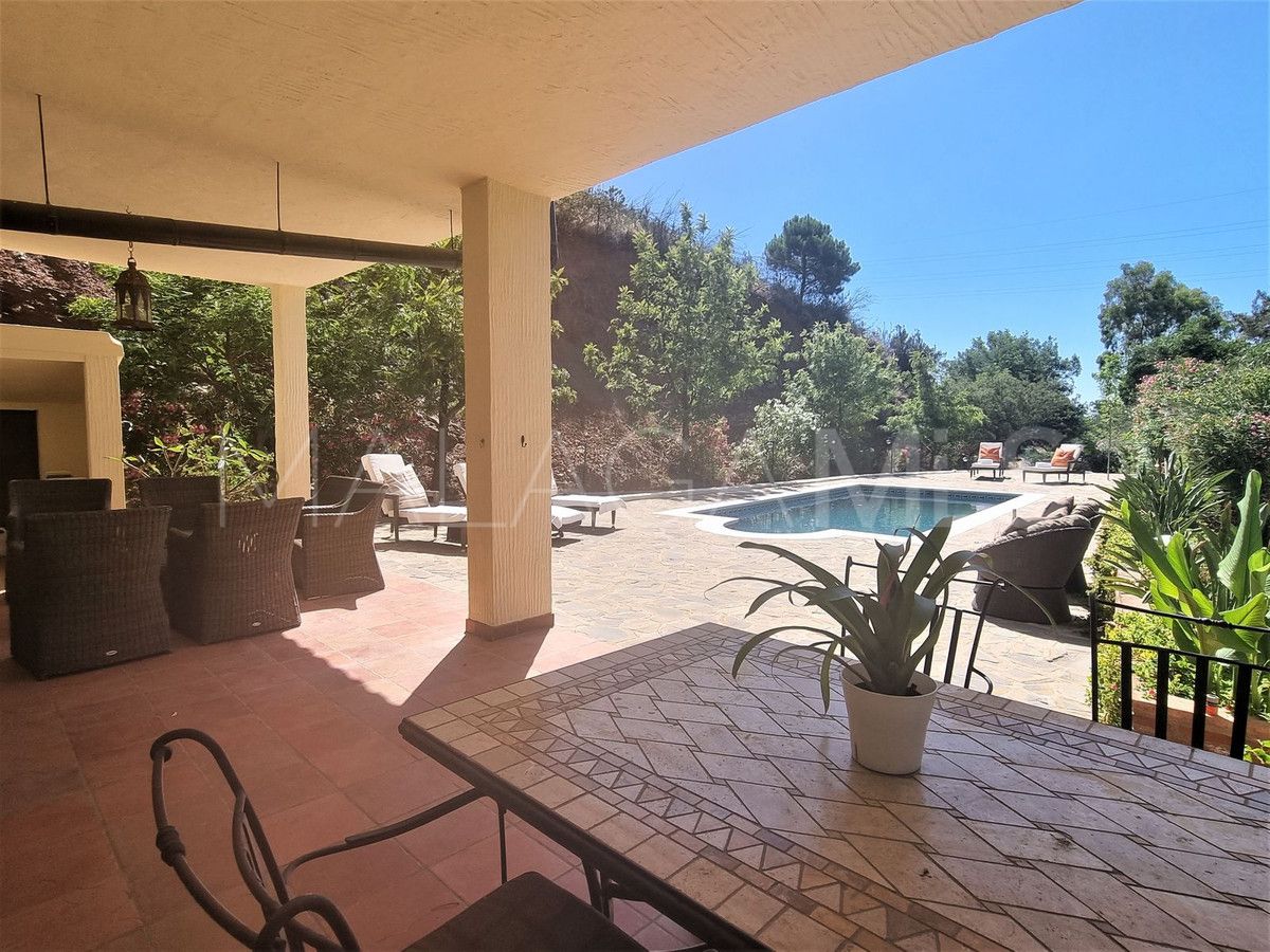 Buy Estepona 3 bedrooms villa