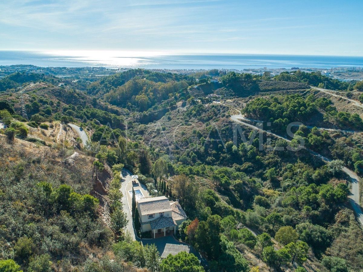 Buy Estepona 3 bedrooms villa