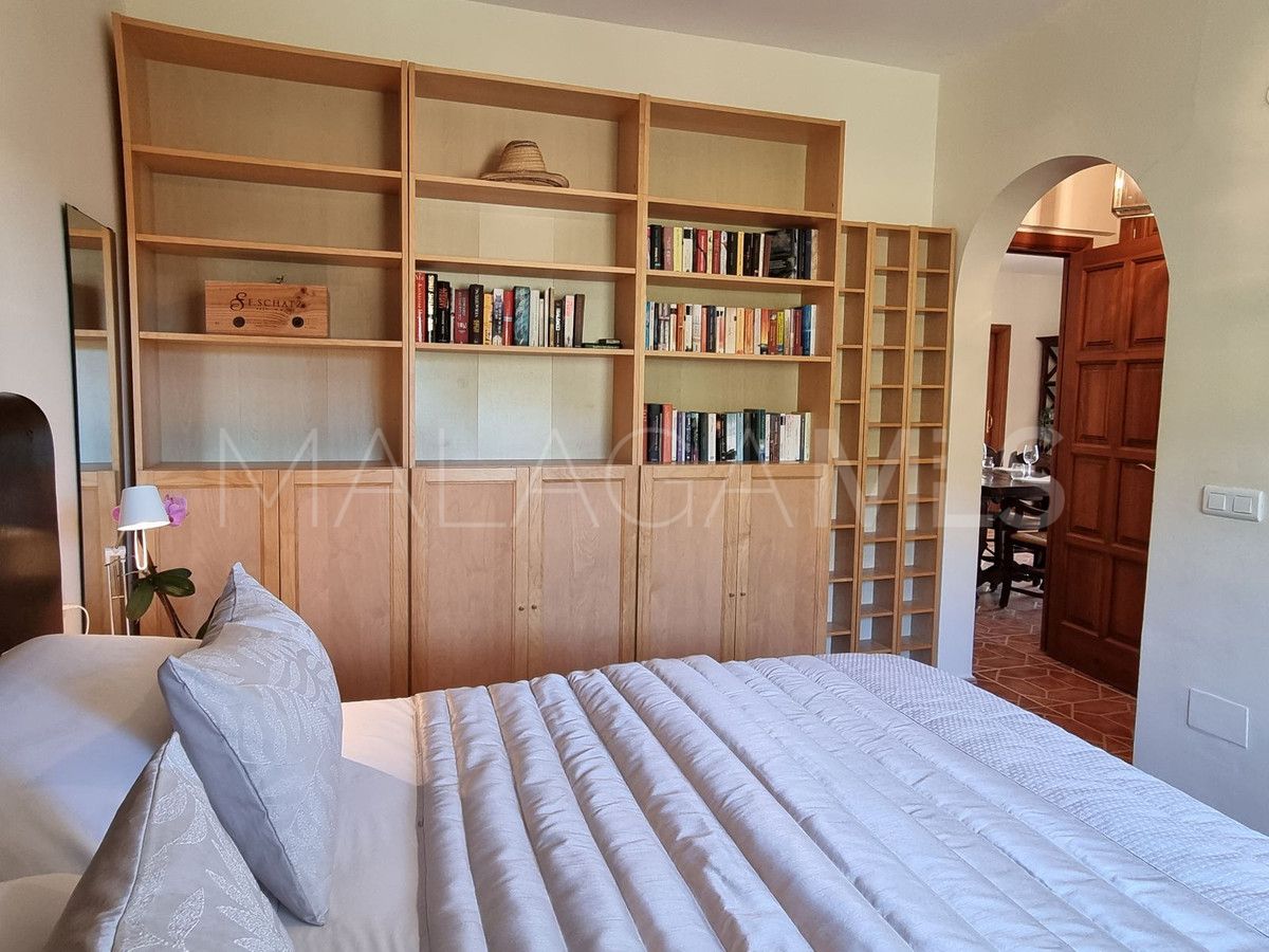 Buy Estepona 3 bedrooms villa