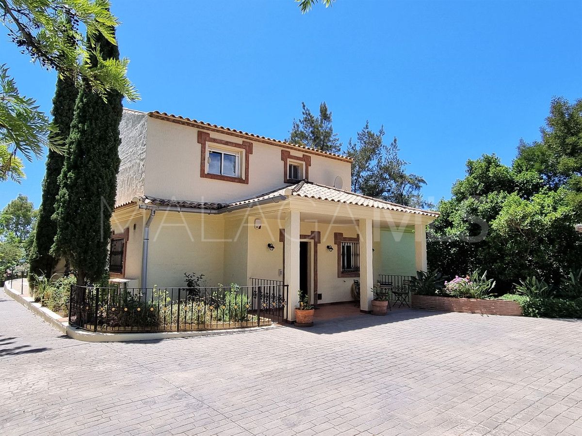 Buy Estepona 3 bedrooms villa