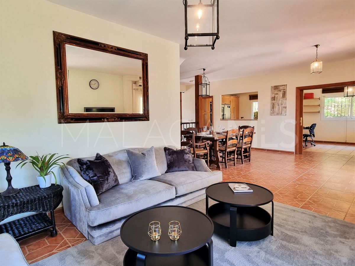 Buy Estepona 3 bedrooms villa