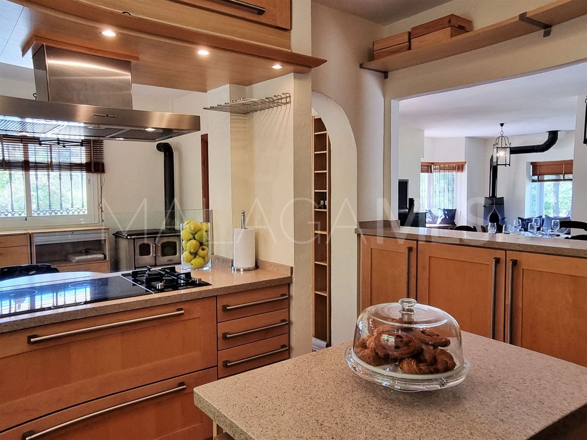 Buy Estepona 3 bedrooms villa