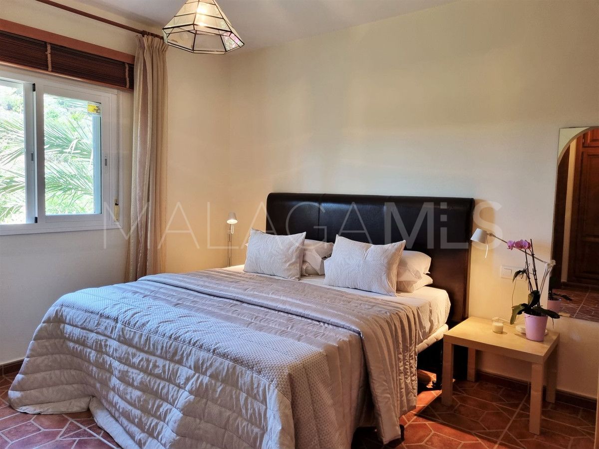 Buy Estepona 3 bedrooms villa