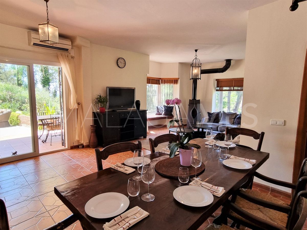 Buy Estepona 3 bedrooms villa