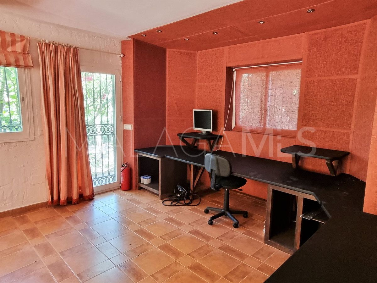 Buy Estepona 3 bedrooms villa