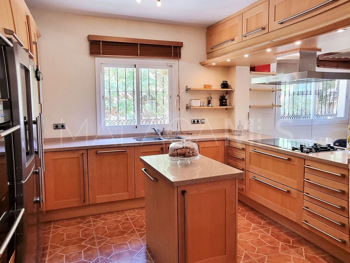 Buy Estepona 3 bedrooms villa