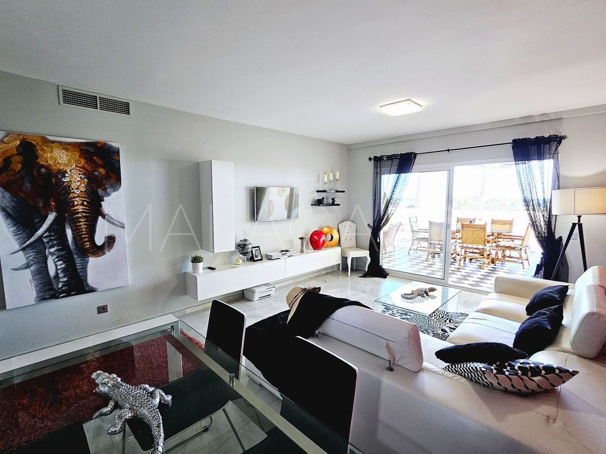 Buy apartamento planta baja in Selwo