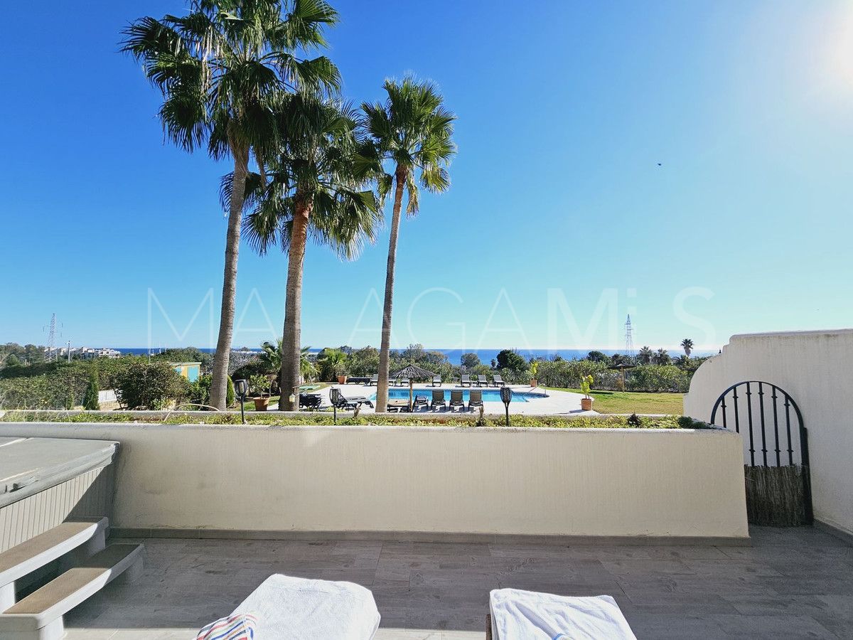 Buy apartamento planta baja in Selwo