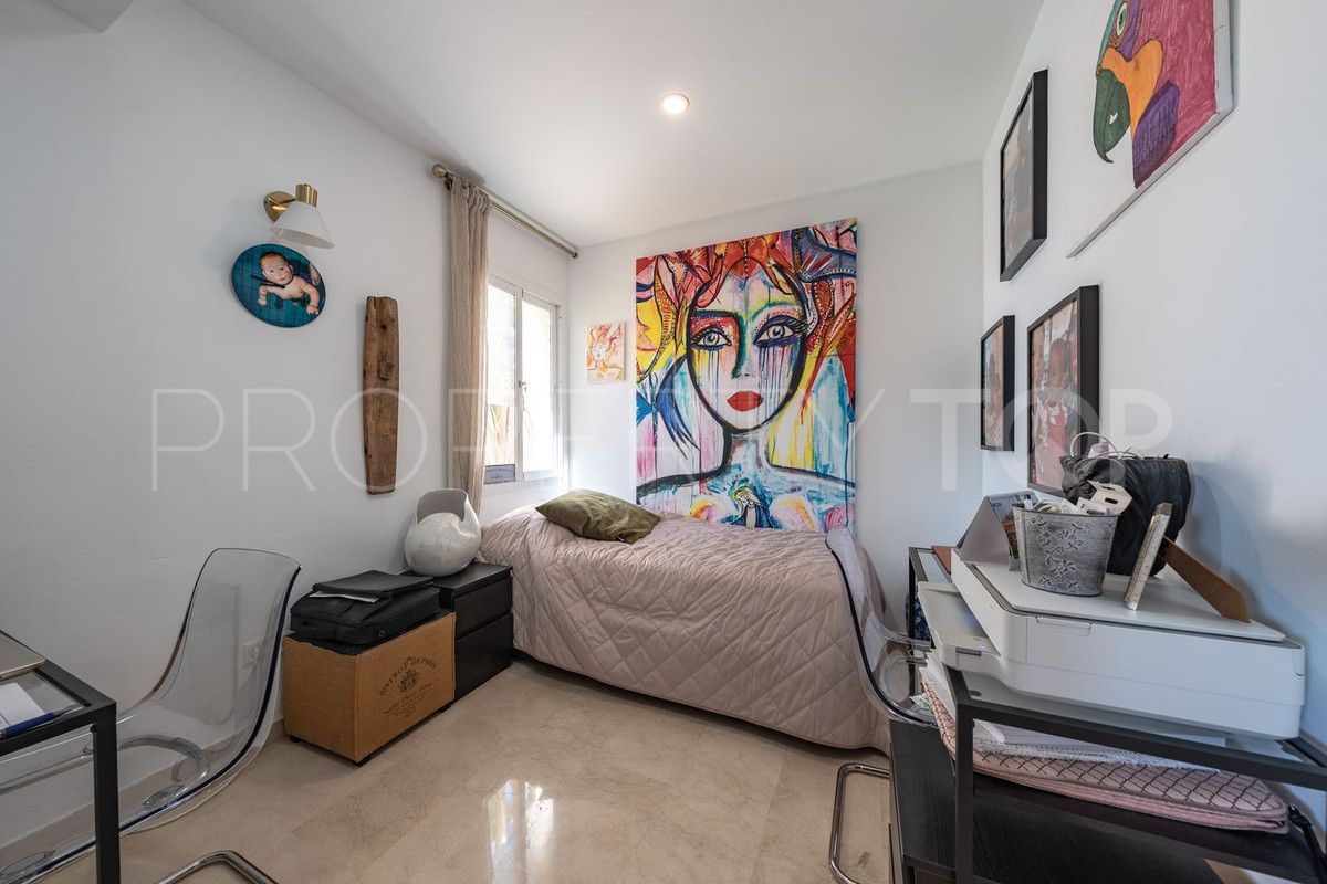 Adosado en venta con 7 dormitorios en Nueva Andalucia