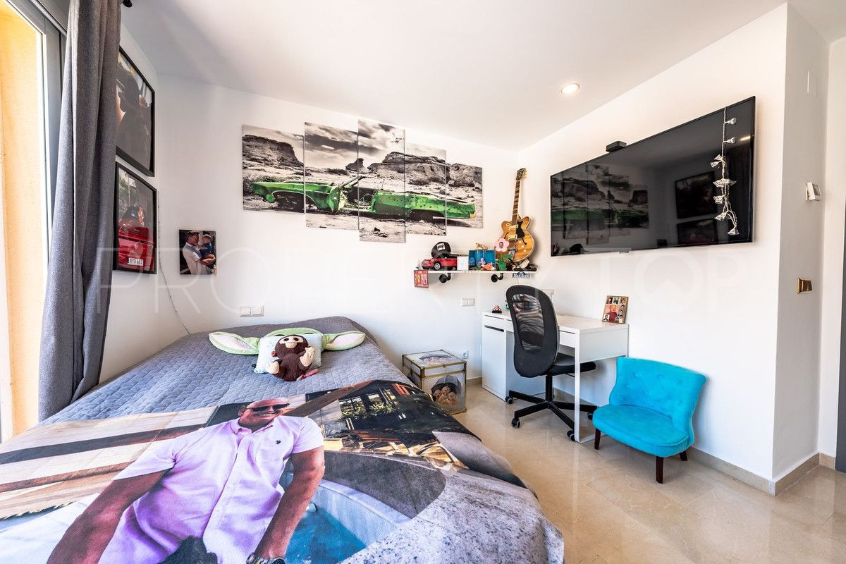 Adosado en venta con 7 dormitorios en Nueva Andalucia