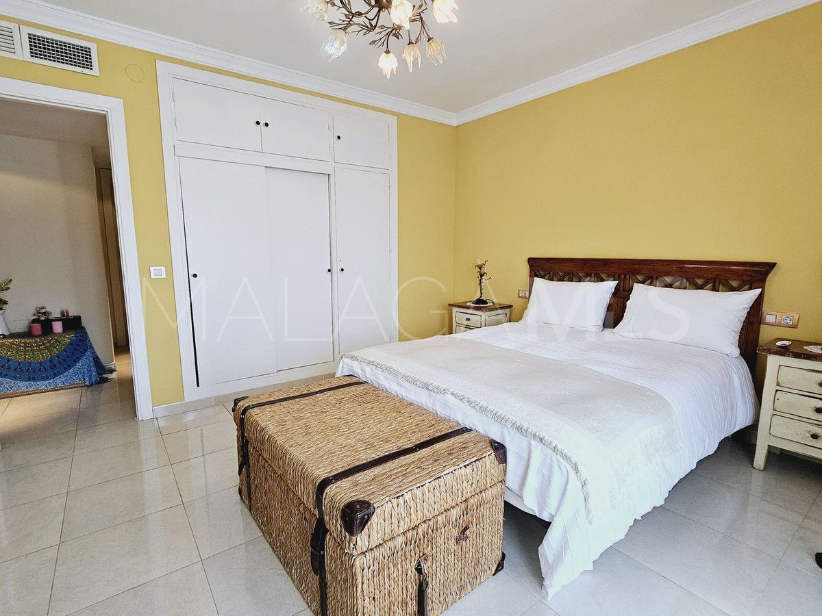 Buy town house with 3 bedrooms in Manilva