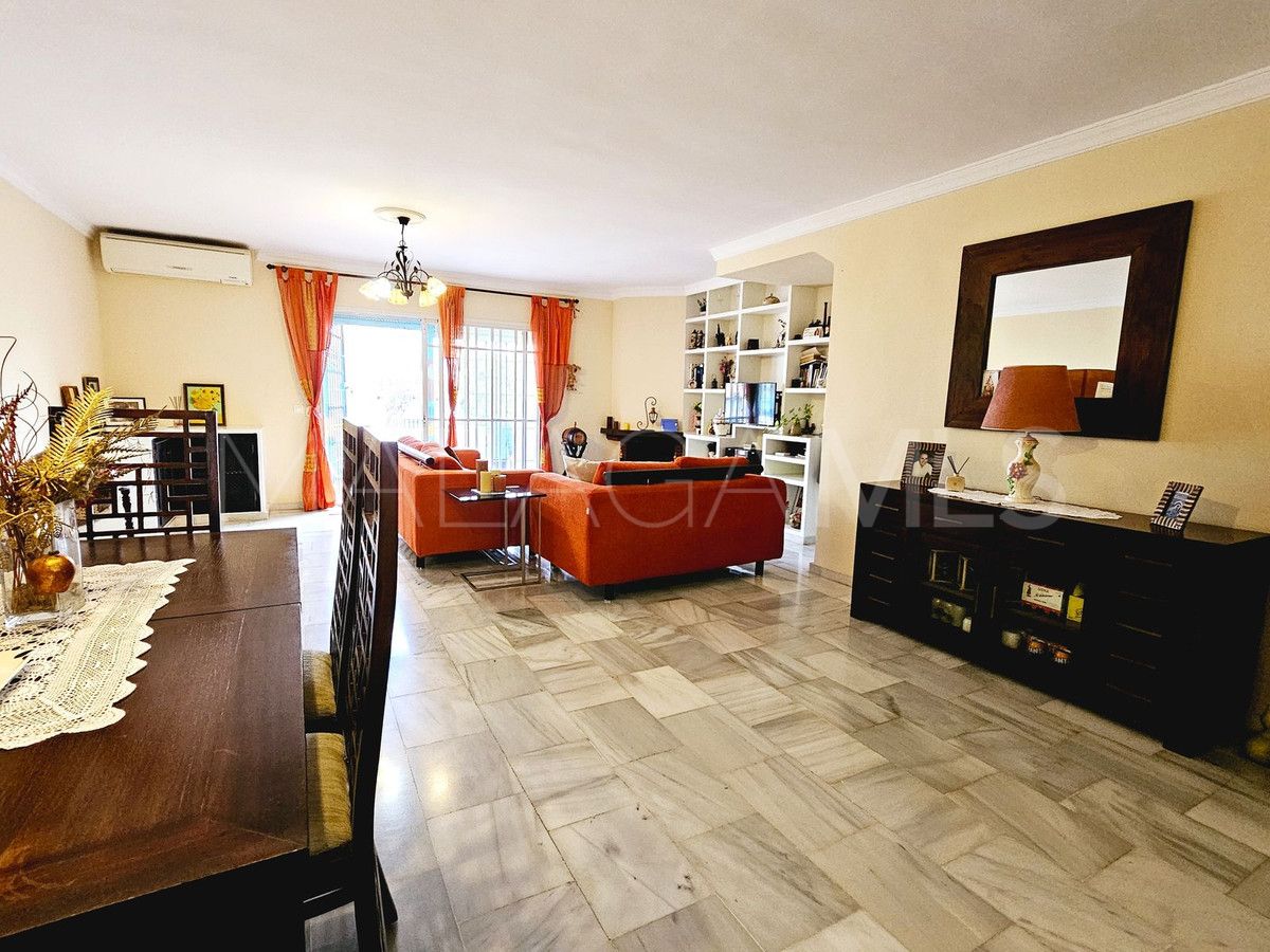 Buy town house with 3 bedrooms in Manilva