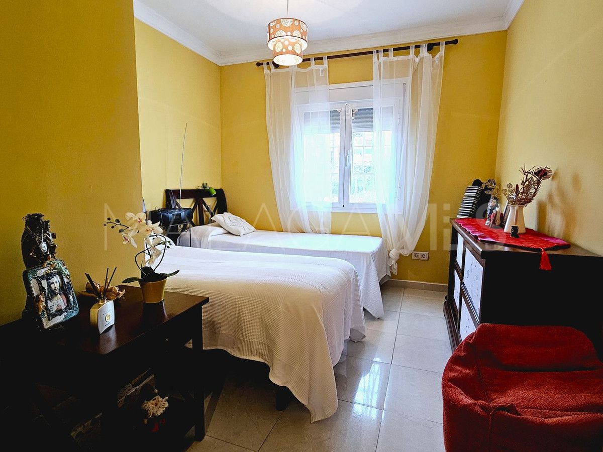 Buy town house with 3 bedrooms in Manilva