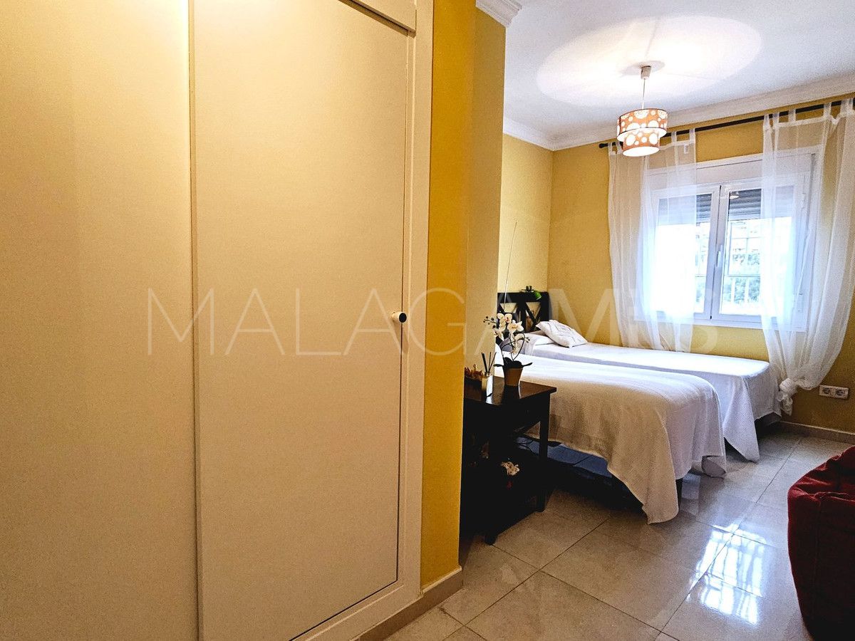 Buy town house with 3 bedrooms in Manilva