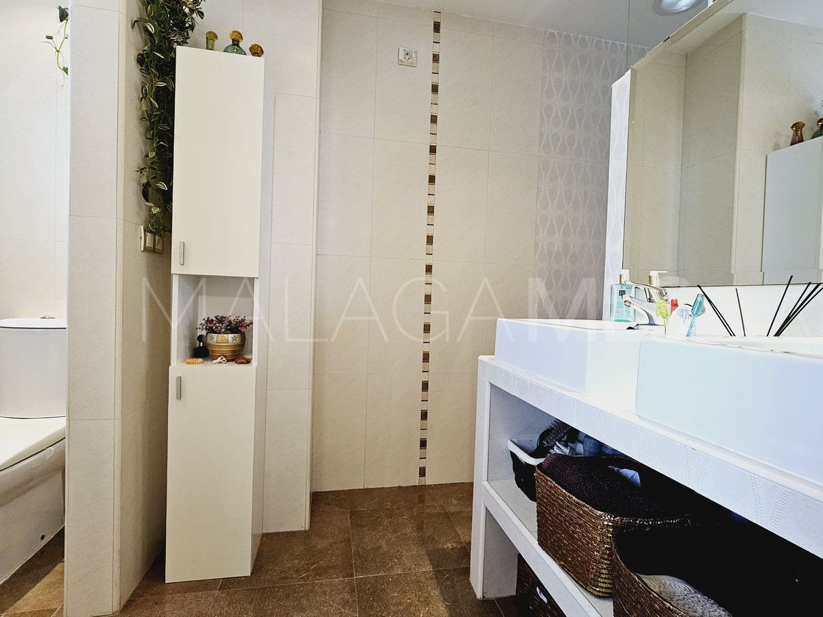 Buy town house with 3 bedrooms in Manilva