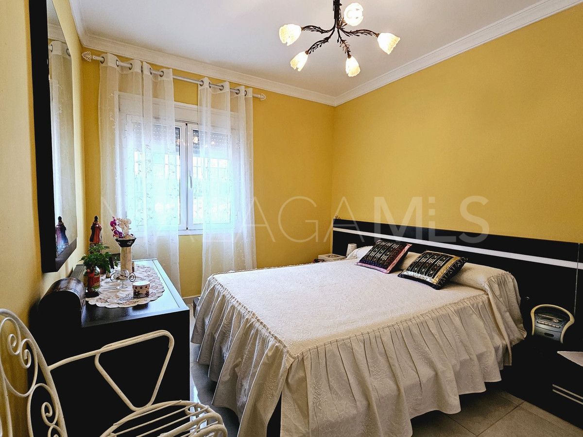 Buy town house with 3 bedrooms in Manilva