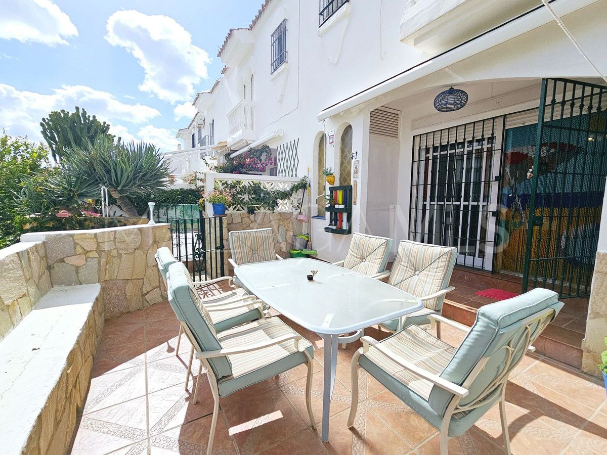 Buy town house with 3 bedrooms in Manilva