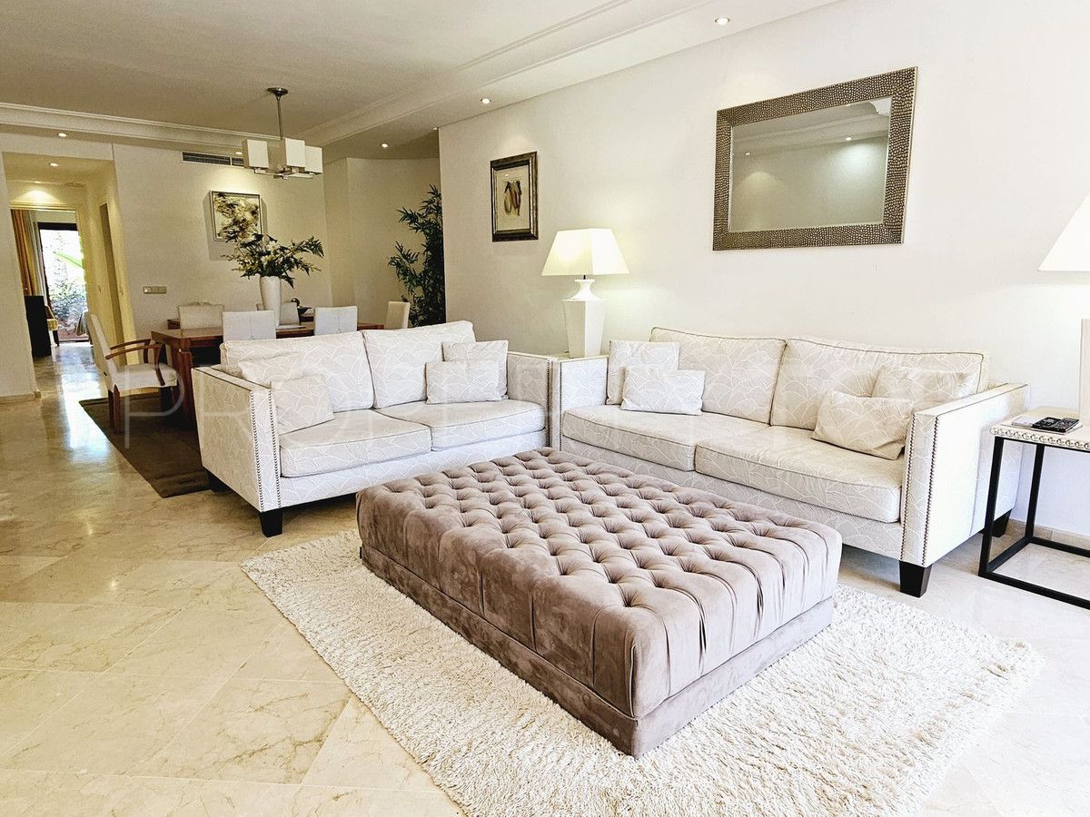 Se vende apartamento planta baja en New Golden Mile