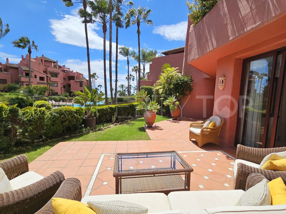 Se vende apartamento planta baja en New Golden Mile