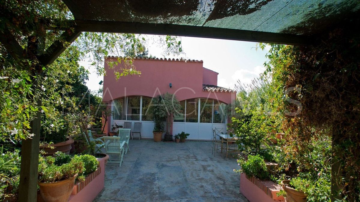 Finca for sale in Estepona