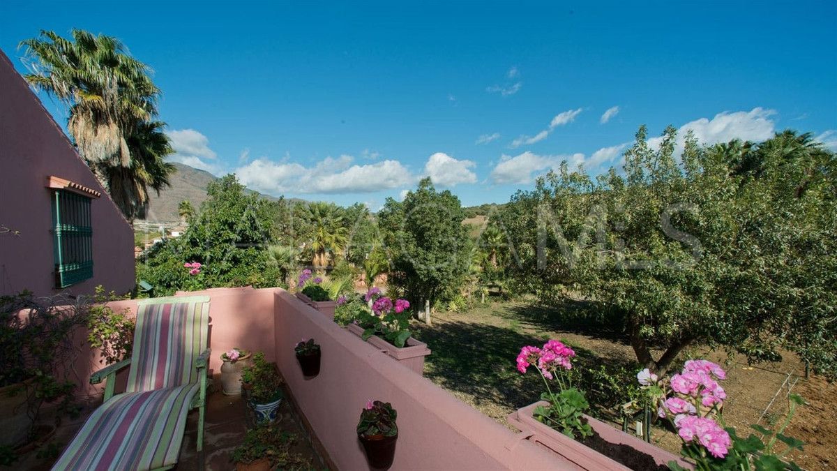 Finca for sale in Estepona