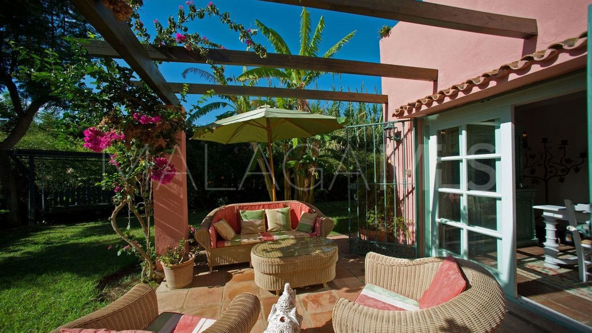 Finca for sale in Estepona