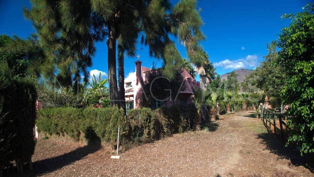 Finca for sale in Estepona