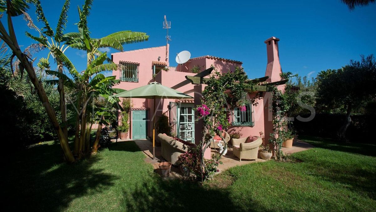 Finca for sale in Estepona