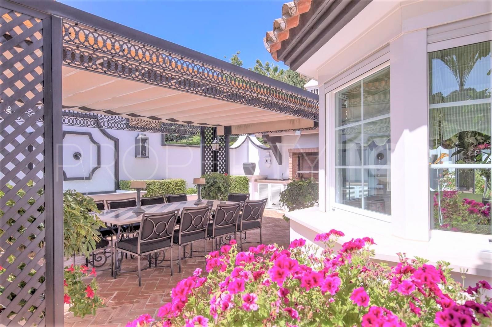 Buy villa in San Pedro de Alcantara
